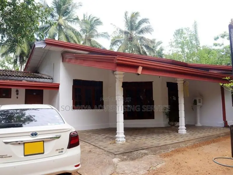 Land with House for Sale in Diyagama