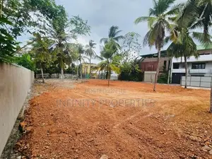 (AFA86) 25 perch rectangular block of land in Raththanapitiya.