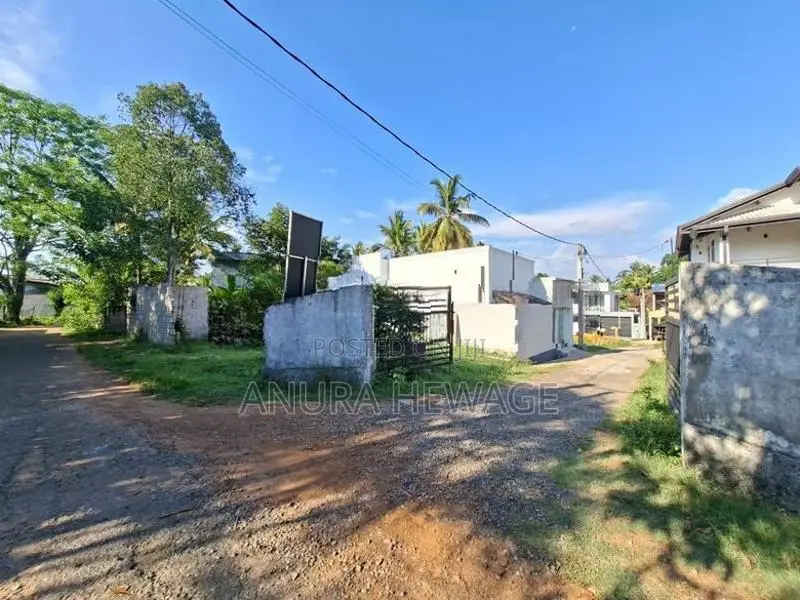 මාලබේ, අරංගල පිහිටි අලුතින් ඉදිකල නිවසක් විකිණීමට ඇත. (ID : MALB012S)