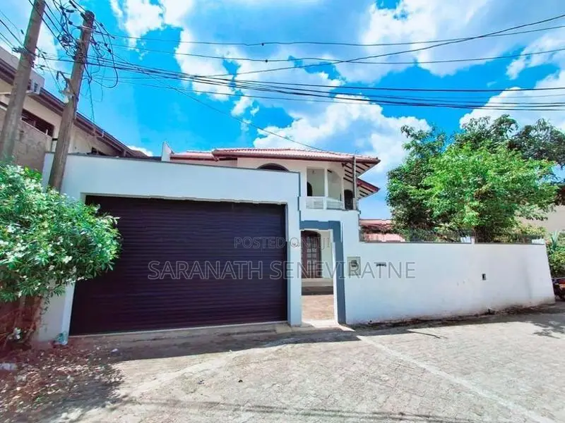 Solid House Refurbished in Pelawatta Kumaragewatta - Battaramulla