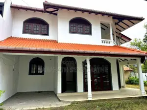 Solid House Refurbished in Pelawatta Kumaragewatta - Battaramulla