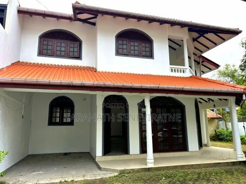 Solid House Refurbished in Pelawatta Kumaragewatta - Battaramulla