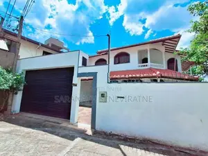 Solid House Refurbished in Pelawatta Kumaragewatta - Battaramulla