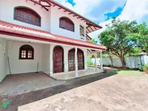 Solid House Refurbished in Pelawatta Kumaragewatta - Battaramulla