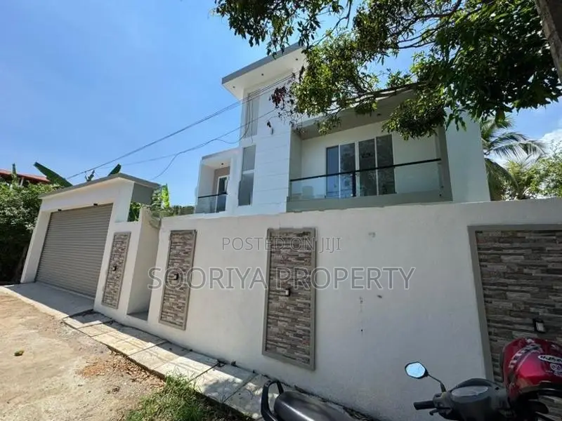 Near HNB Luxury Brand New House for Sale Piliyandala