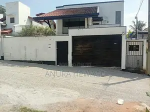 මාළබේ, කහන්තොට පාරේ පිහිටි දෙමහල් නිවසක් විකිණීමට ඇත. (ID : MALB013S)