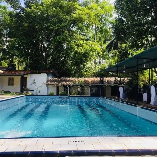 valuable hotel for sale in pinnawala