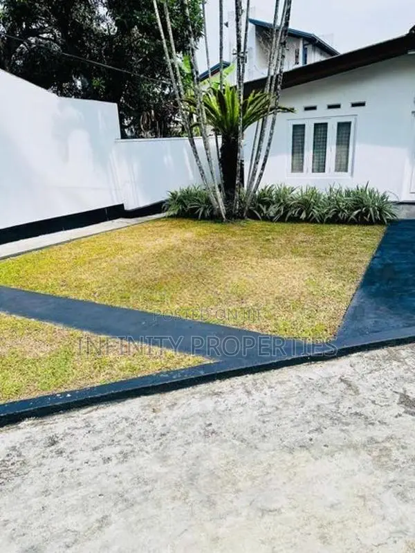 (AFA111)Residential Land With Main House At Pamunuwa