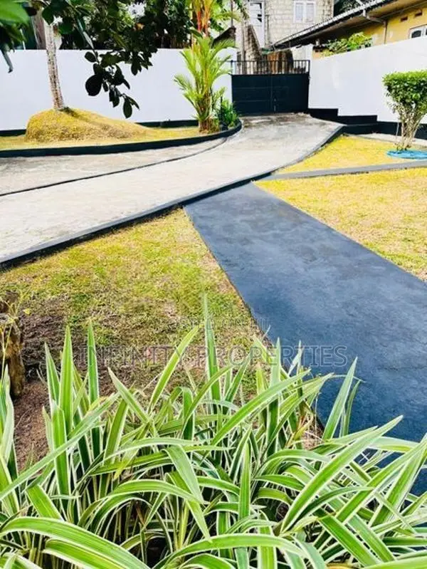 (AFA111)Residential Land With Main House At Pamunuwa