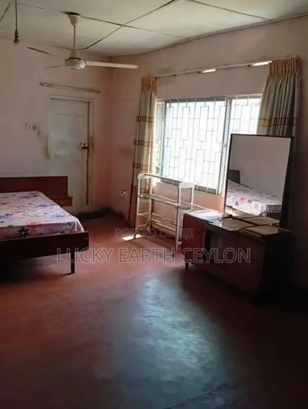 Maharagama , Unfurnished,1 Storey Commercial House for Rent (MG1315)