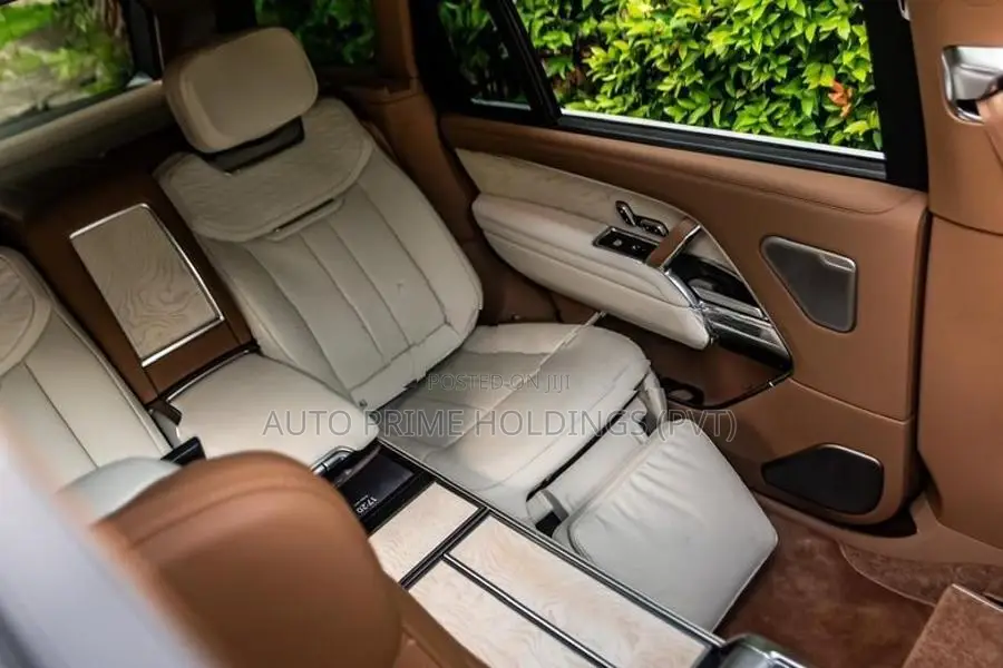 Land Rover Range SV 1OF1 4.5L V8 2025