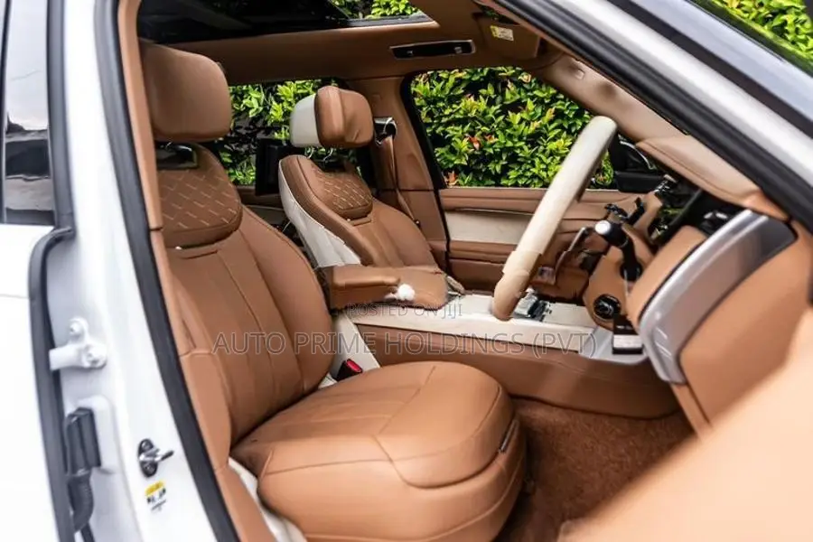 Land Rover Range SV 1OF1 4.5L V8 2025