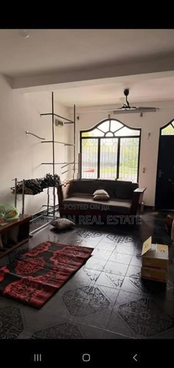COMMERCIAL OR OFFICE STAFFS- HOUSE FOR RENT COLOMBO 2 MU2403