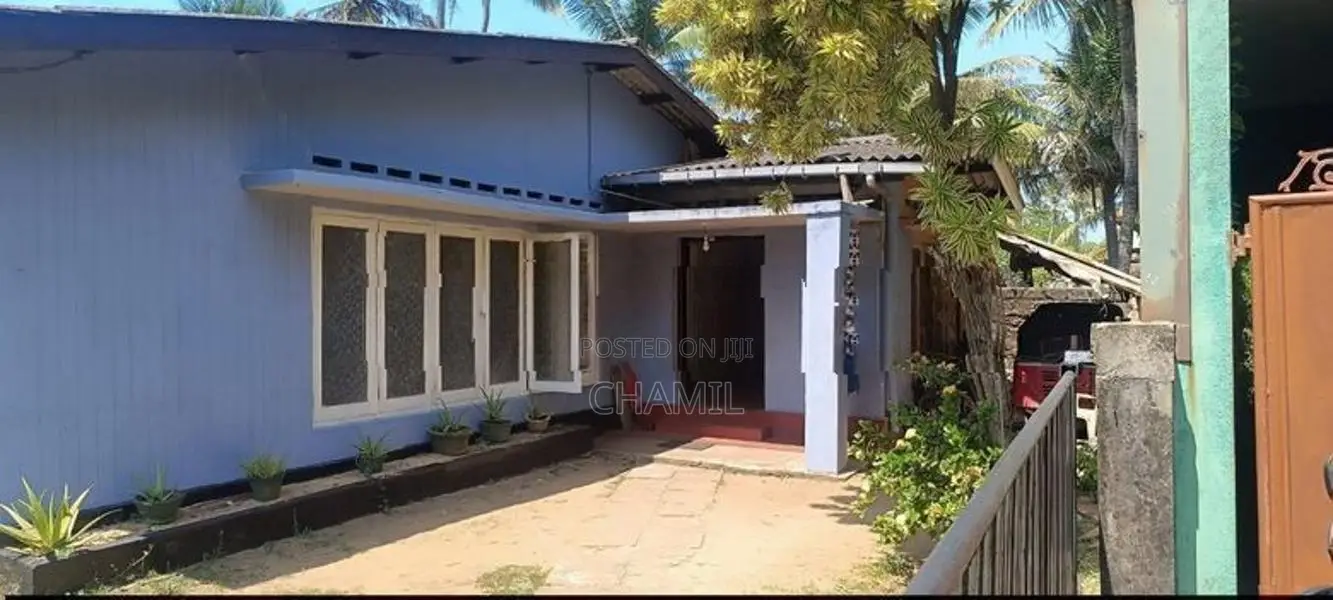මොරටුව ලුනාවෙන් ඉඩමෙ වටිනාකමට නිවස විකිනීමට ඇත
