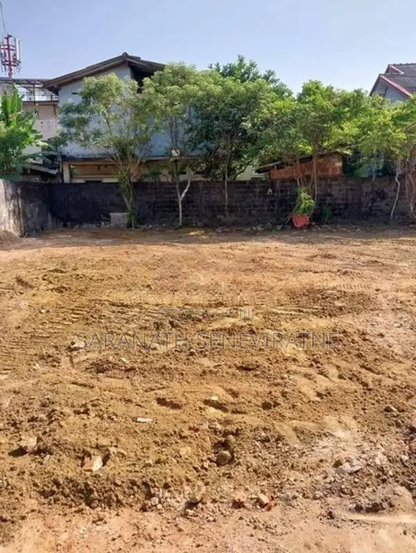 Flat Land in Katubedda Moratuwa For Sale