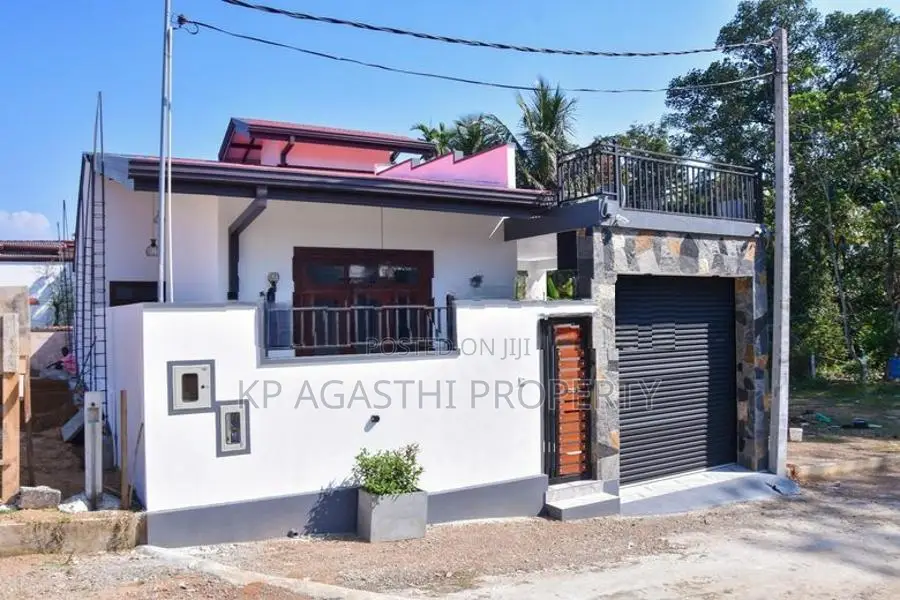 අතුරුගිරිය නගරයේ ලස්සන නිවසක් ව්කිනිමට