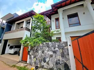 Almost New Luxury 3 Story House For Sale In Thalawathugoda