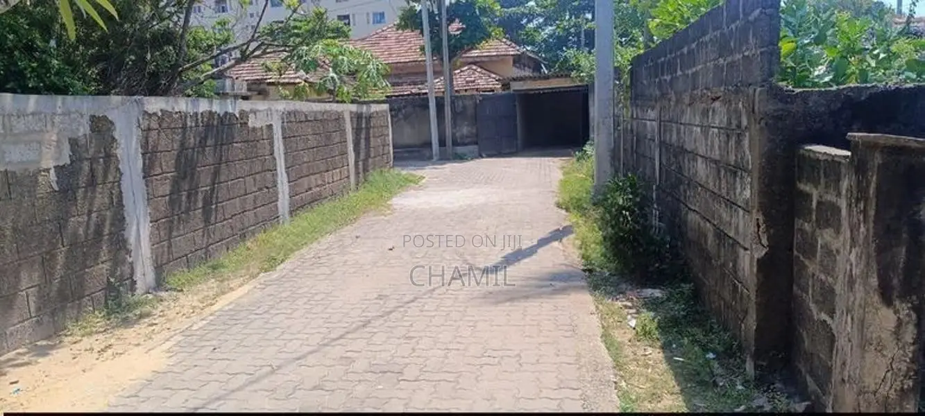 මොරටුව ලුනාවෙන් ඉඩමෙ වටිනාකමට නිවස විකිනීමට ඇත