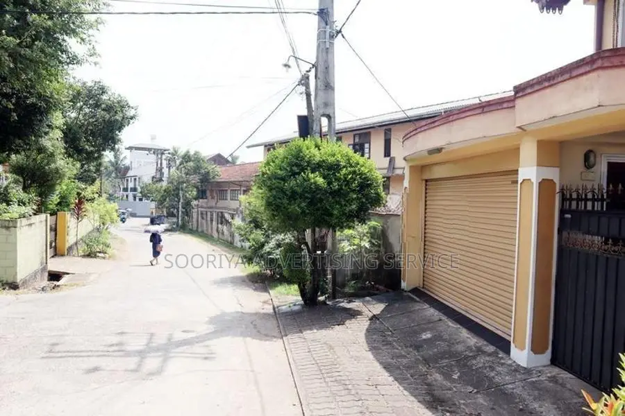 Kiribathgoda Property with Two Houses