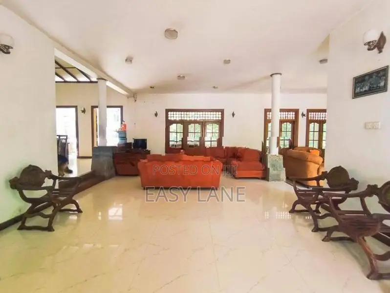 දිය පාරකට මායිම් වූ සුපිරි වටිනා ඉඩමක් සමඟ අංගසම්පූර්ණ දෙමහල් නිවසක්