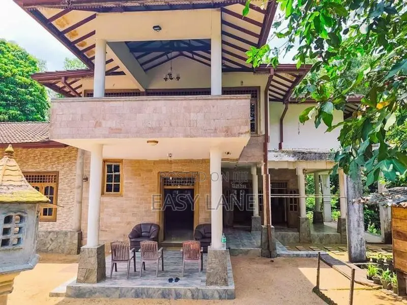 දිය පාරකට මායිම් වූ සුපිරි වටිනා ඉඩමක් සමඟ අංගසම්පූර්ණ දෙමහල් නිවසක්