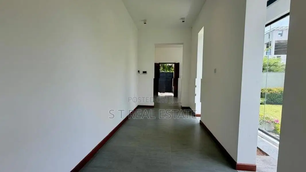 Brand New Luxury House For Sale In Walpola.