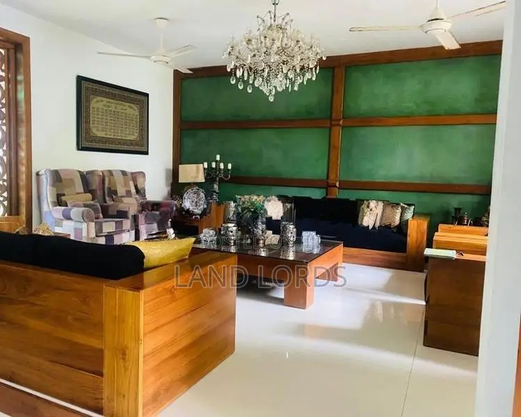 12P Fully Furnished House in 10th Lane Colombo 3 FOR SALE