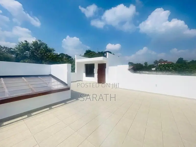 Strong Structure Brand New House In Talawatugoda