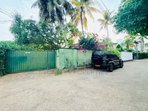 (AFA159) 49 P With Old House Sale At Jambugasmulla Road Nugegoda