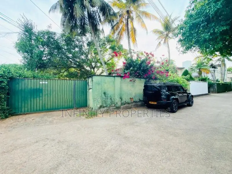 (AF808) 49 P Land with Old House Sale At Jambugasmulla Road Nugegoda