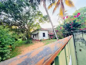(AFA159) 49 P With Old House Sale At Jambugasmulla Road Nugegoda