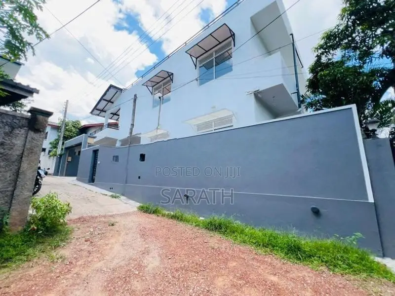 Well Build Brand New House In Talawatugoda , Hokandara