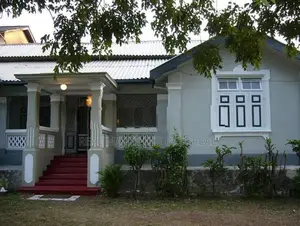 NUGEGODA : 7 BR (30 perches) COLONIAL BUNGALOW FOR SALE