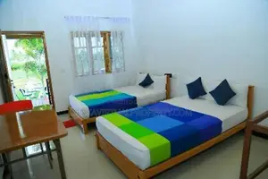 Nilaveli, Pulmodai Road 10 Bedrooms Guest House & Restaurant for Sale