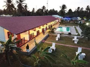 Nilaveli, Pulmodai Road 10 Bedrooms Guest House & Restaurant for Sale