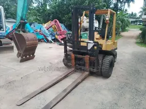 NISSAN 2 TON GASOLINE FORKLIFT