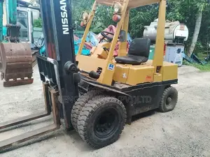 NISSAN 2 TON GASOLINE FORKLIFT