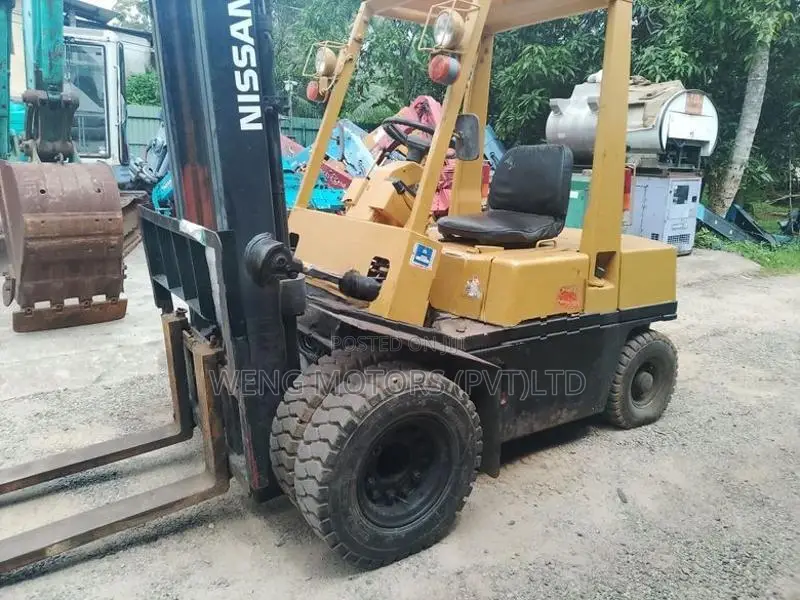 NISSAN 2 TON GASOLINE FORKLIFT