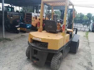 NISSAN 2 TON GASOLINE FORKLIFT