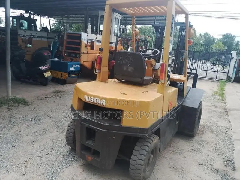NISSAN 2 TON GASOLINE FORKLIFT