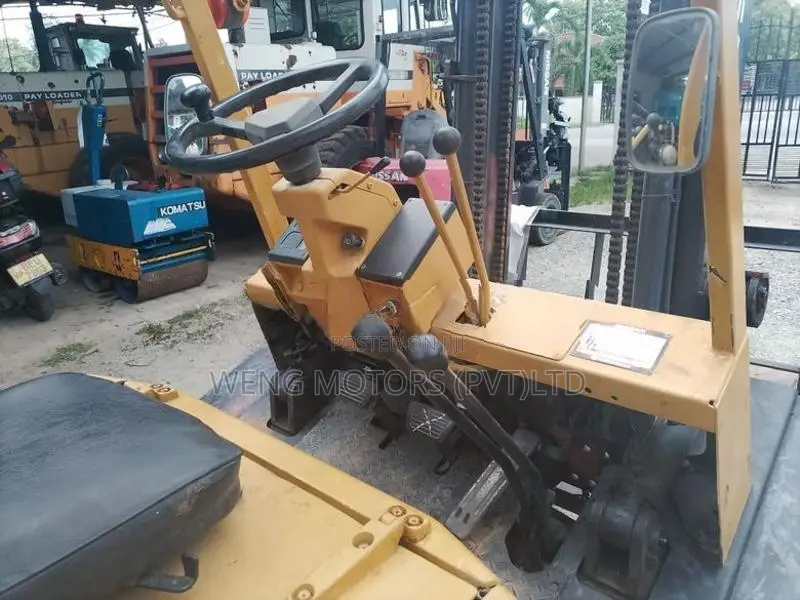 NISSAN 2 TON GASOLINE FORKLIFT