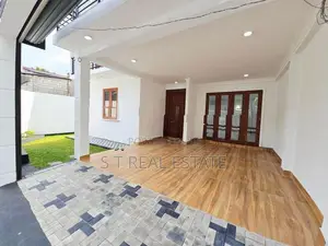 Newly Build Luxury Three Story House For Sale In Piliyandala