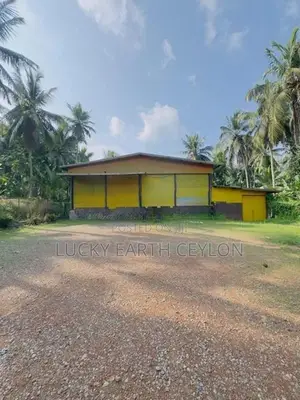 Kadawatha, Unfurnished Warehouse Commercial property For Rent (MGG003)