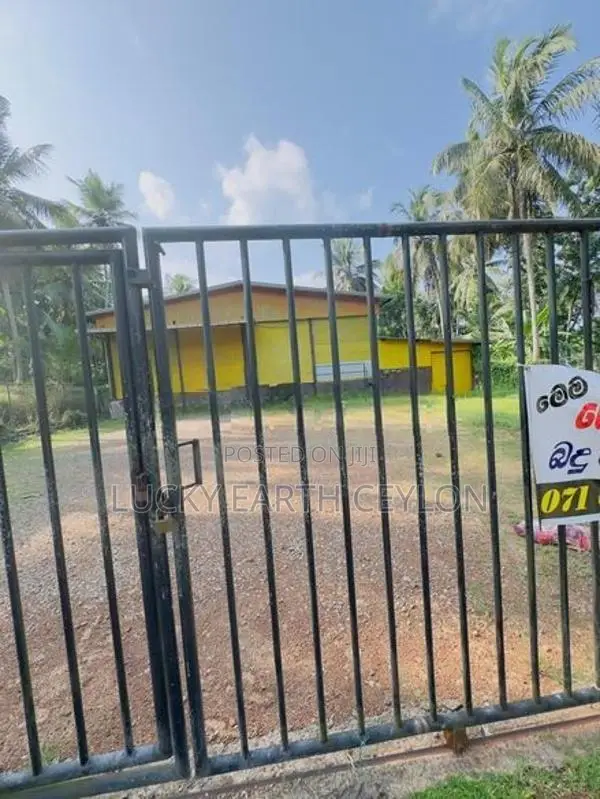 Kadawatha, Unfurnished Warehouse Commercial property For Rent (MGG003)