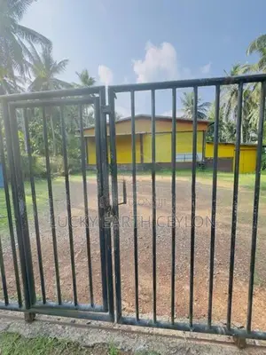 Kadawatha, Unfurnished Warehouse Commercial property For Rent (MGG003)