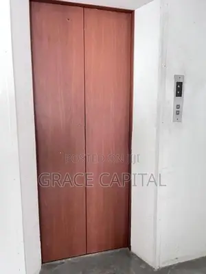 Commercial building for sale