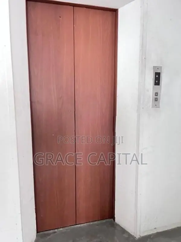 Commercial building for sale