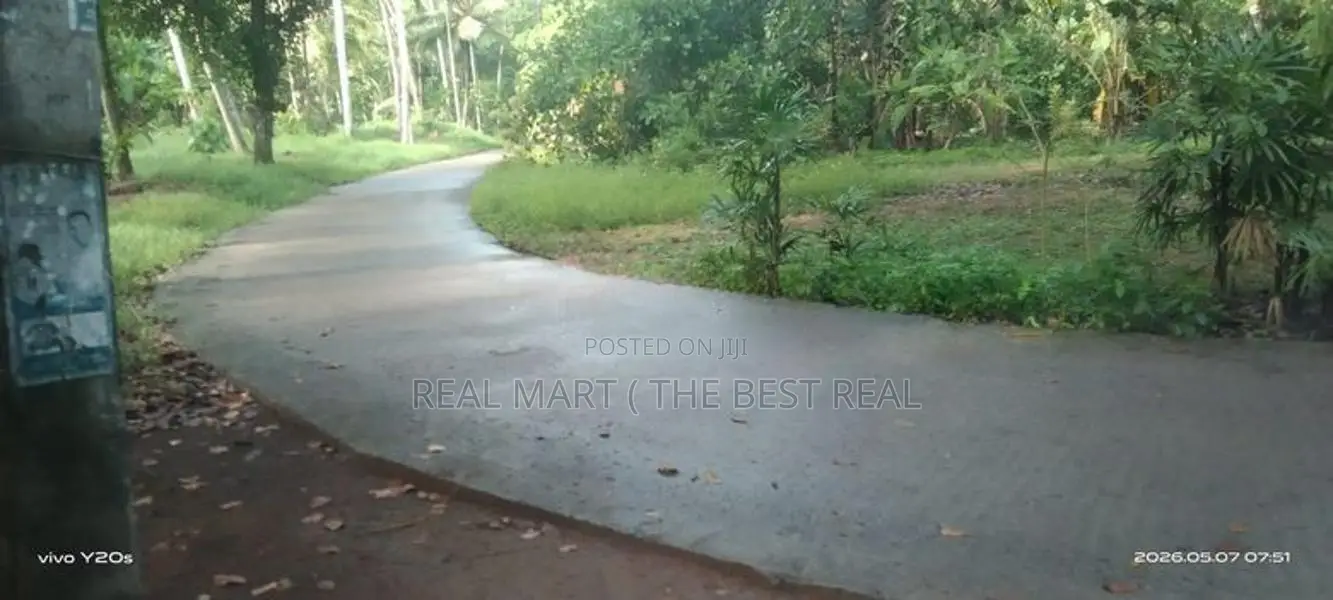 GAMPAHA : 225 Perch Prime Land for Sale in Dewalapola.