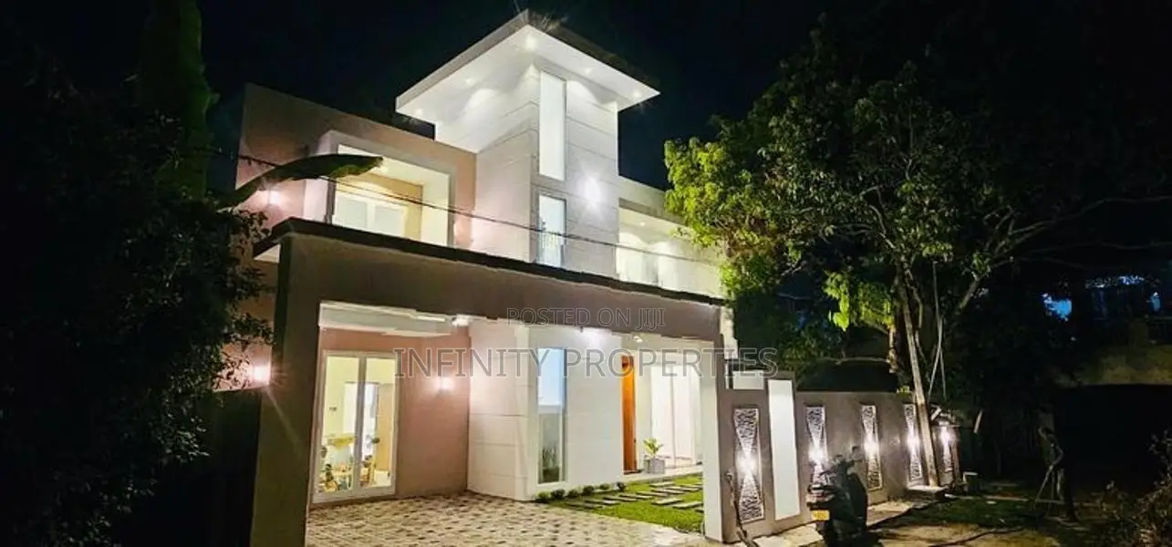 (AF821) House with Swimming Pool for sale in the heart of Piliyandala
