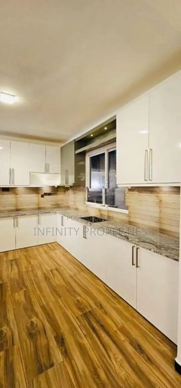 (AF821) House with Swimming Pool for sale in the heart of Piliyandala